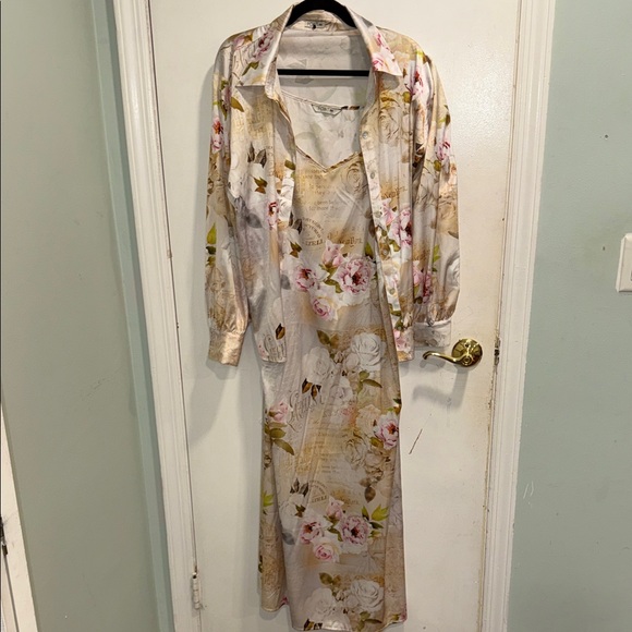 Floral Cream Midi 2 sleeveless dress with coordinating blouse - Picture 11 of 14